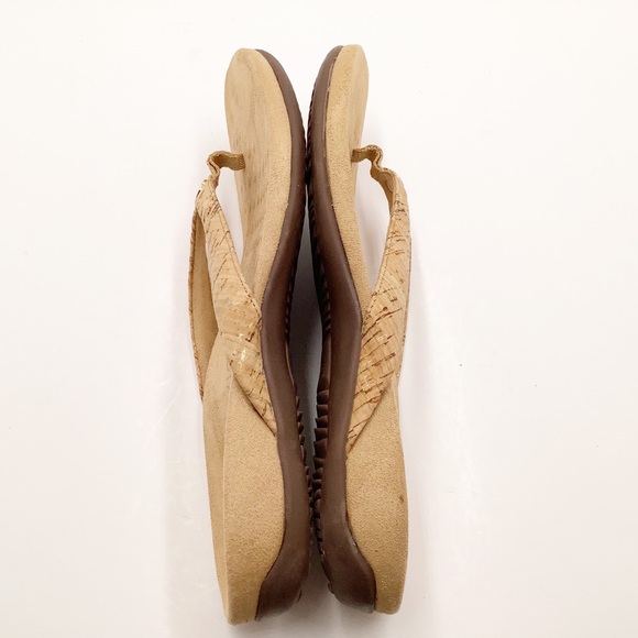 {Vionic} Mona Cork Thong Sandals - Picture 4 of 6